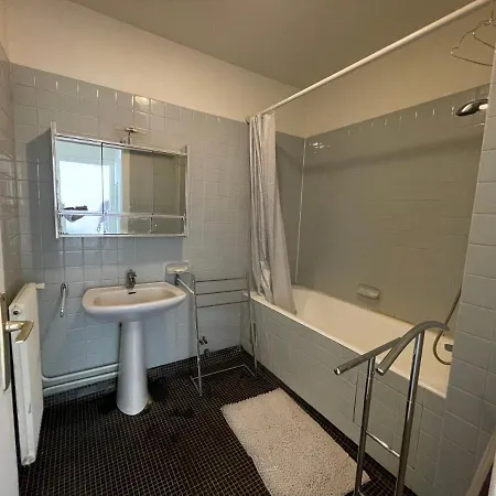 Champs Elysees Et Parc Monceau : Charmant Logement Lumineux Paris